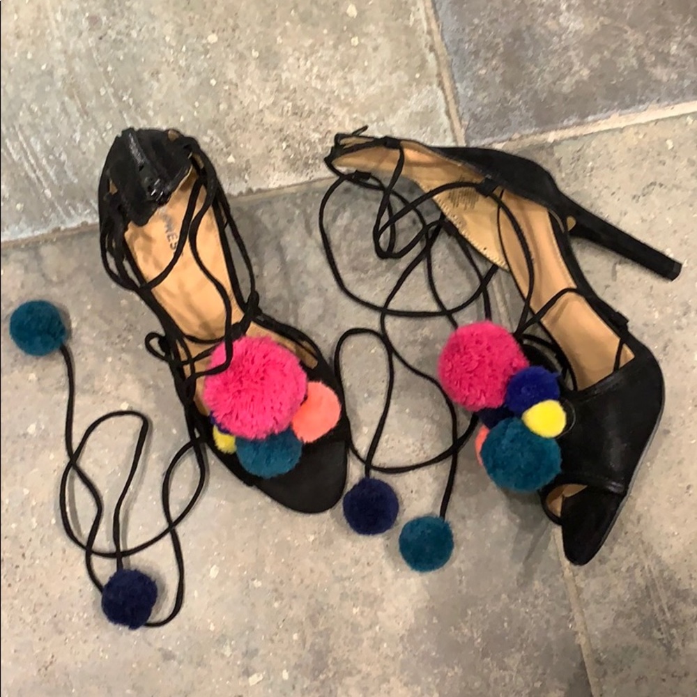 Playful Pom Pom Heals
